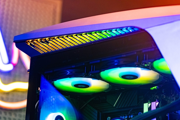 雷神黑武士5-Shark全面評(píng)測(cè)：首發(fā)13代酷睿強(qiáng)芯，硬核“鯊魚”暢玩游戲